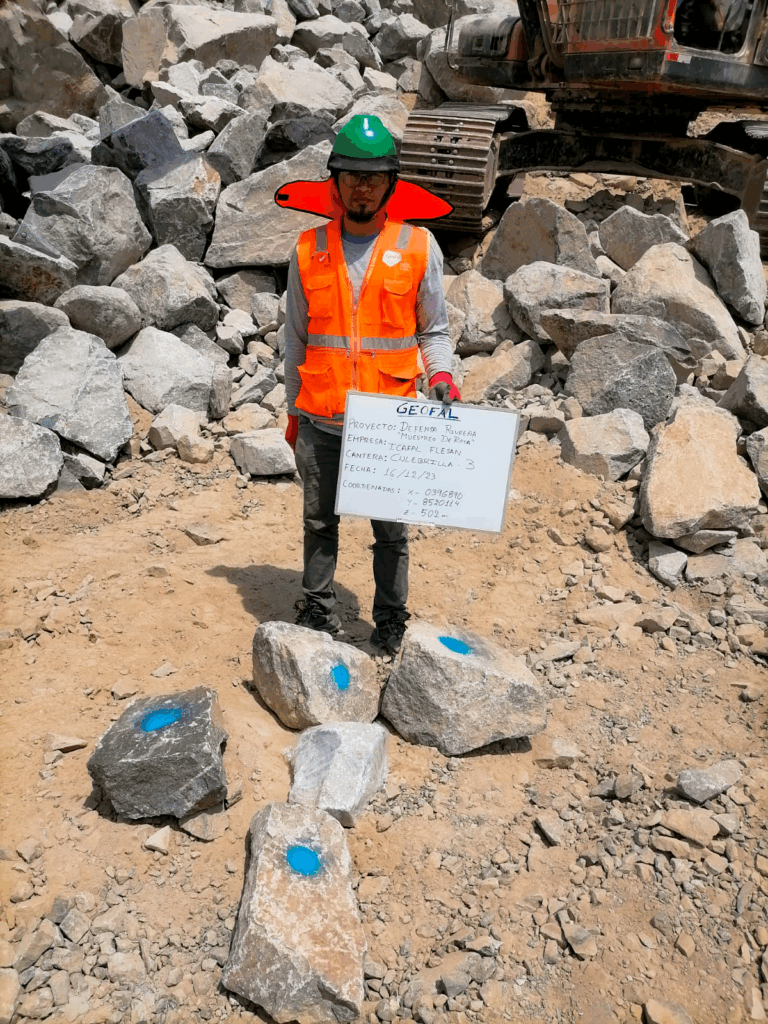 Muestreo de Roca en Cantera