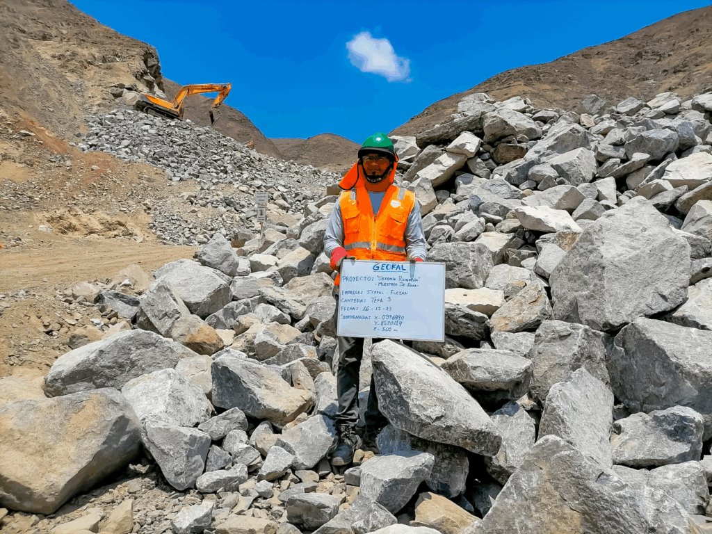 Muestreo de Roca en Cantera